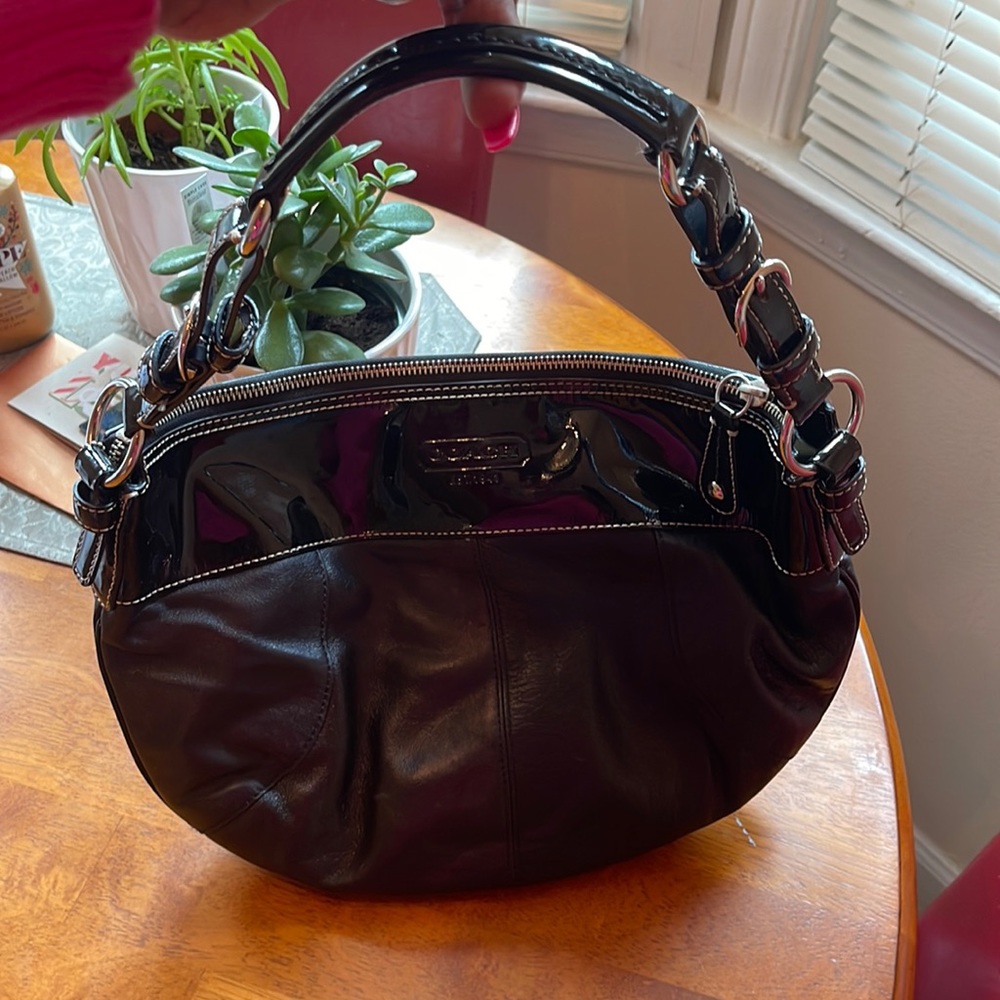 Coach patent leather/leather hobo
